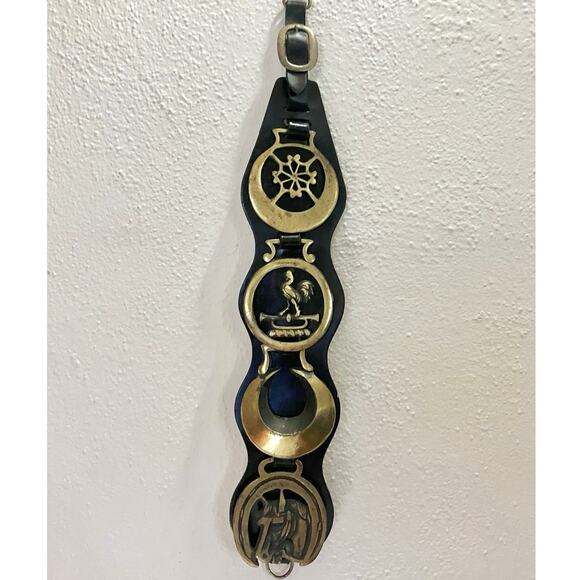 Vintage Brass Medallions 4 English Horse Equestrian Medals Leather Bridle Strap - Picture 1 of 7